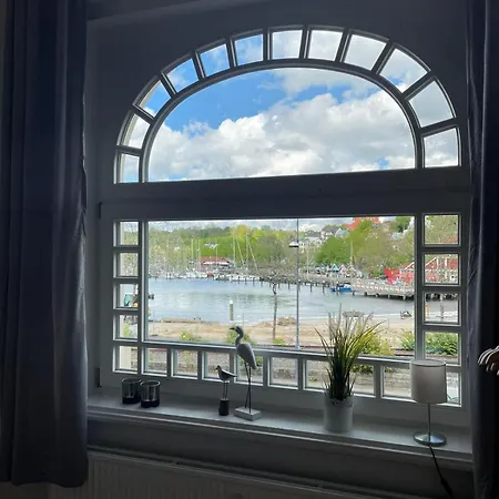 Strandkoje Blick Auf Den Hafen Flensburg